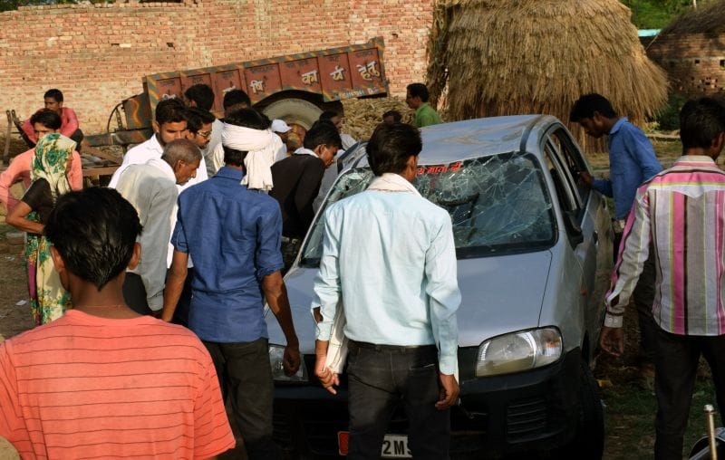 हजारा नहर में गिरी कार, दंपति की मौत, बालक लापता