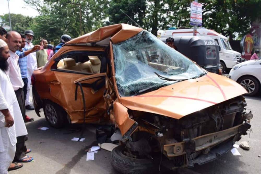 two dead in road accident in nainital road