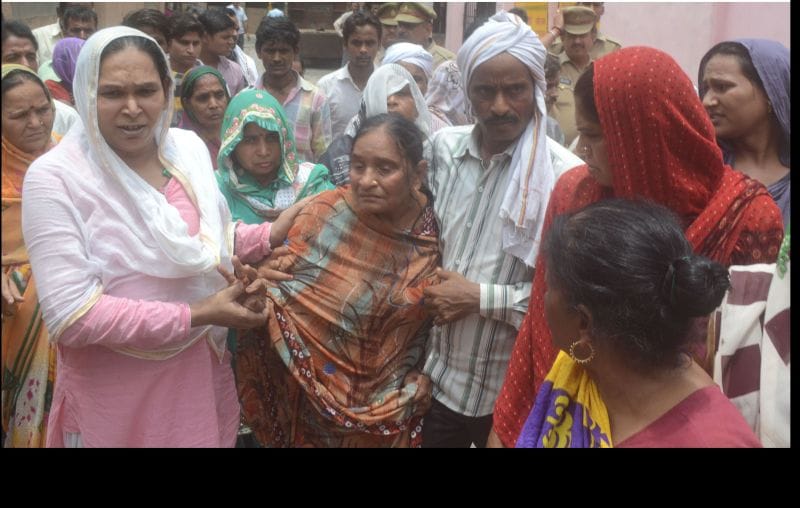 किन्नर राधा का सोरों में हुआ अंतिम संस्कार