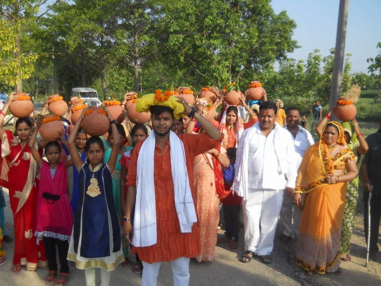 कलश यात्रा के साथ भागवत कथा शुरू