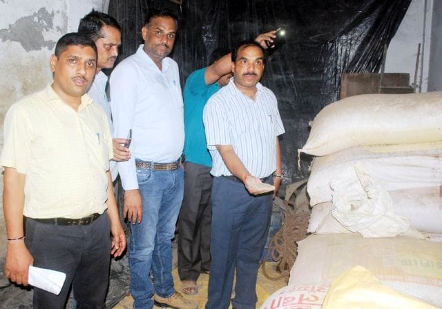 Rad in Kirana Mandi, 12 bags yellow clay, 32 bags of wooden timber recovered