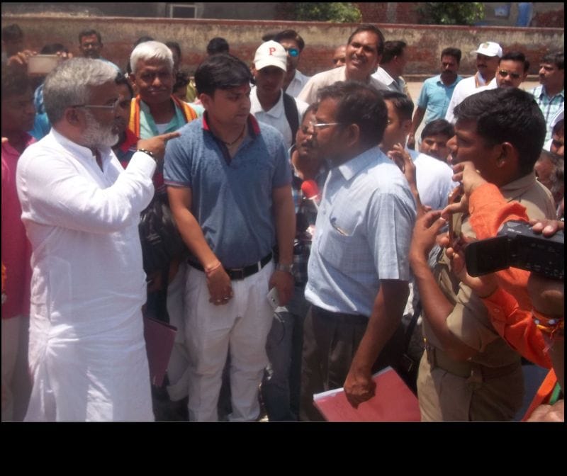 बस स्टैंड पर गंदगी देख भड़के परिवहन राज्यमंत्री