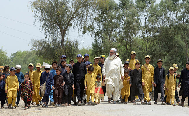 3 men father of nearly hundred childrens in pakistan population survey conducted after 19 years