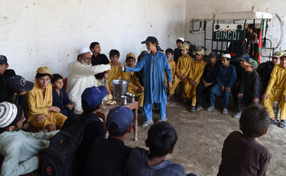 3 men father of nearly hundred childrens in pakistan population survey conducted after 19 years