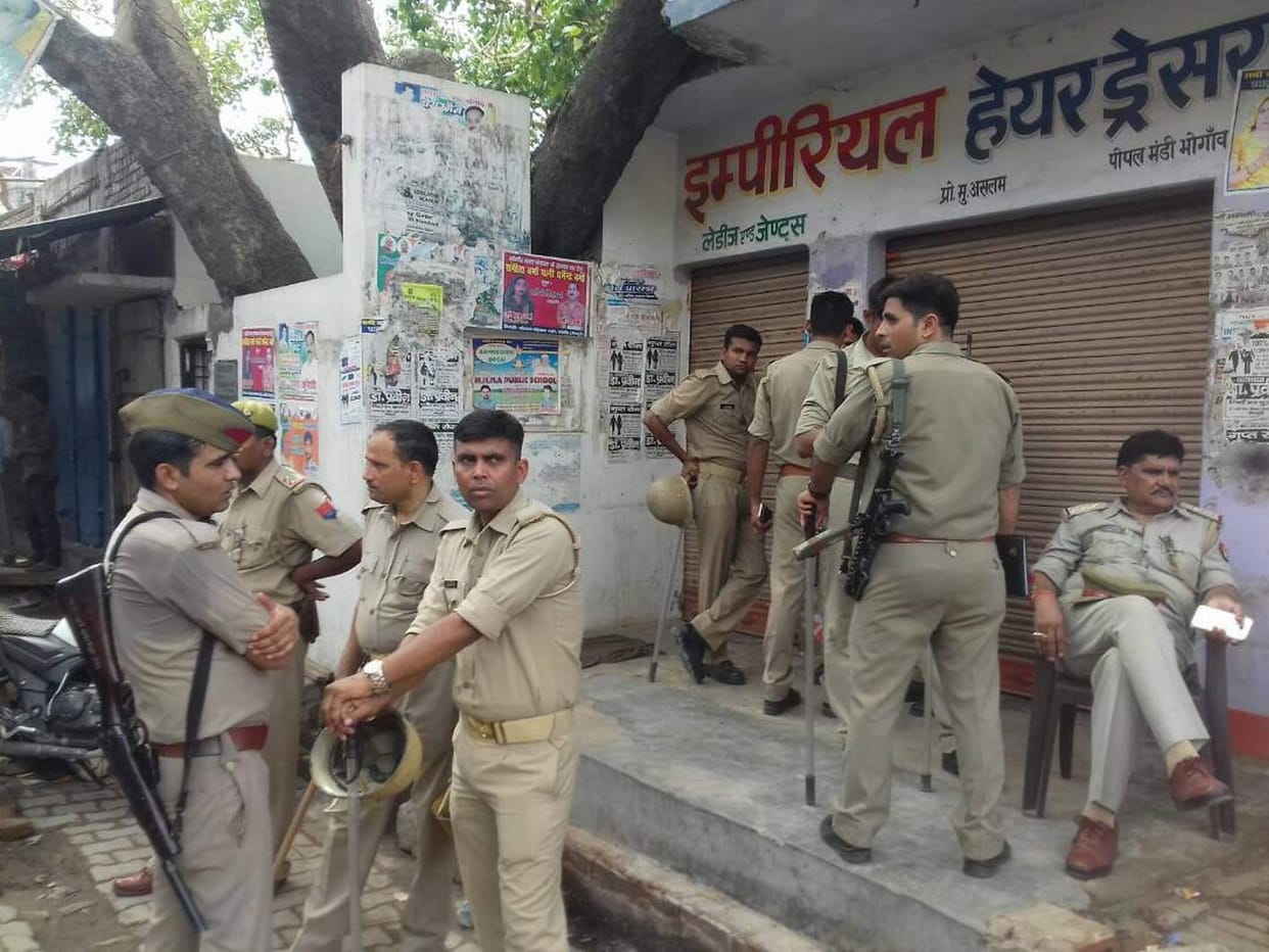 दूसरे दिन भी बंद रहे भोगांव के बाजार, पुलिस खाली हाथ