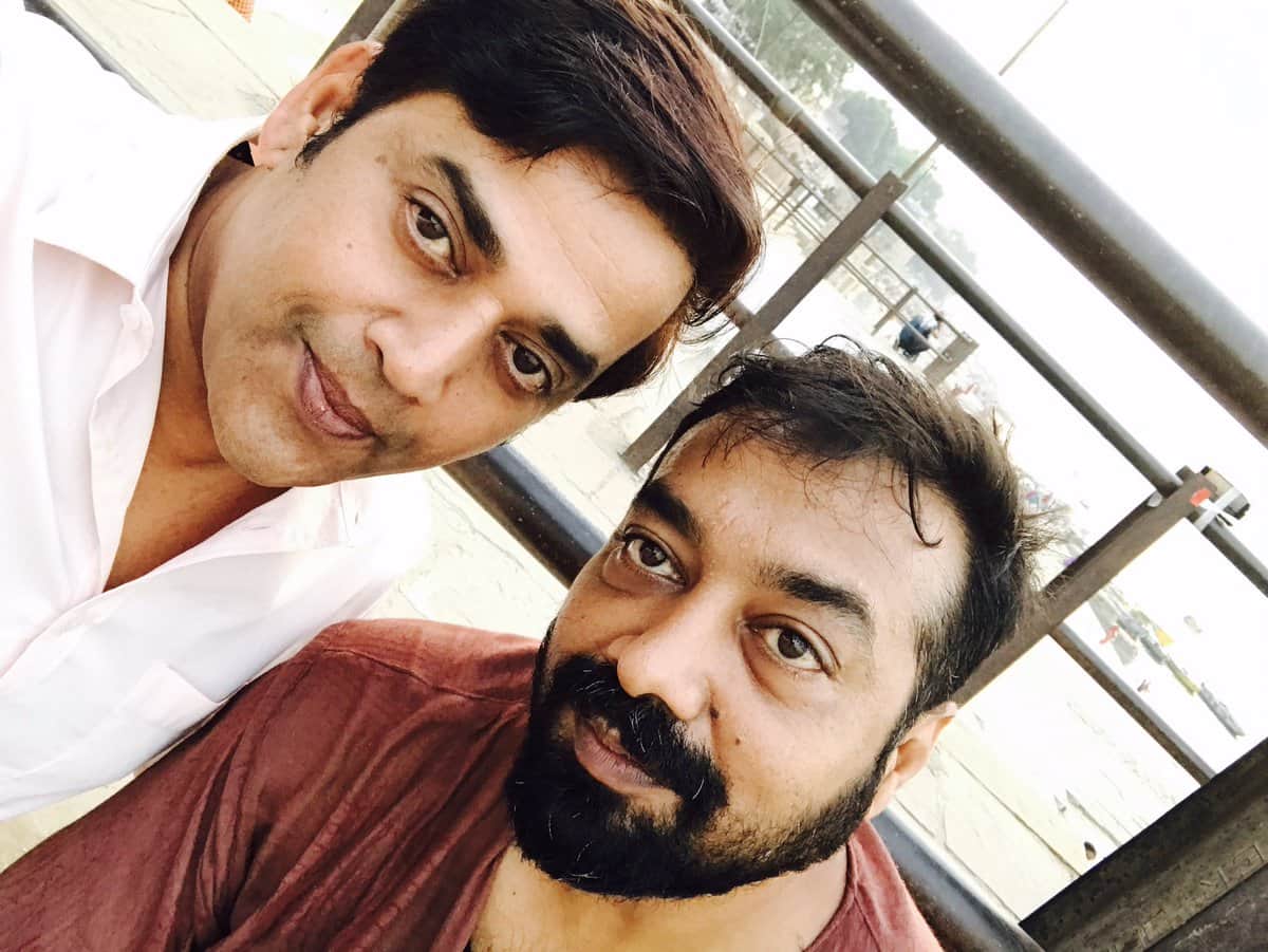 Megastar Ravi kishan looks like this in America, now shooting in Varanasi