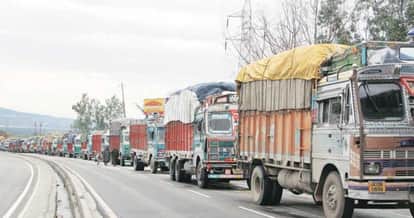 सोनांचल में ट्रकों के पहिए थमे