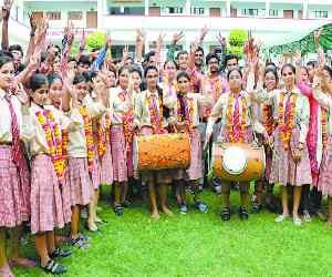 Vartika waved at Paracham, 9th place in state