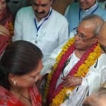 president pranab mukherjee visits pitambara peeth datia worship
