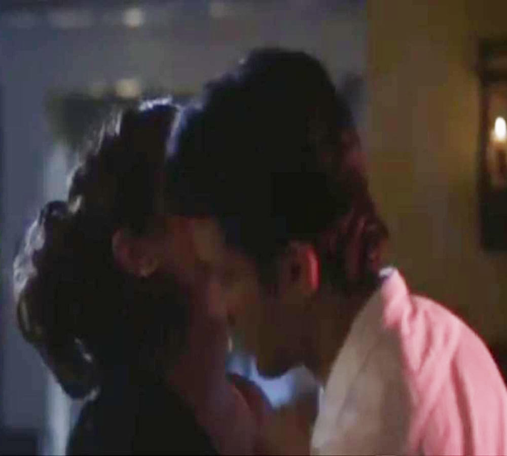 the bold video of raveena tandon seducing ashish bisht in shab