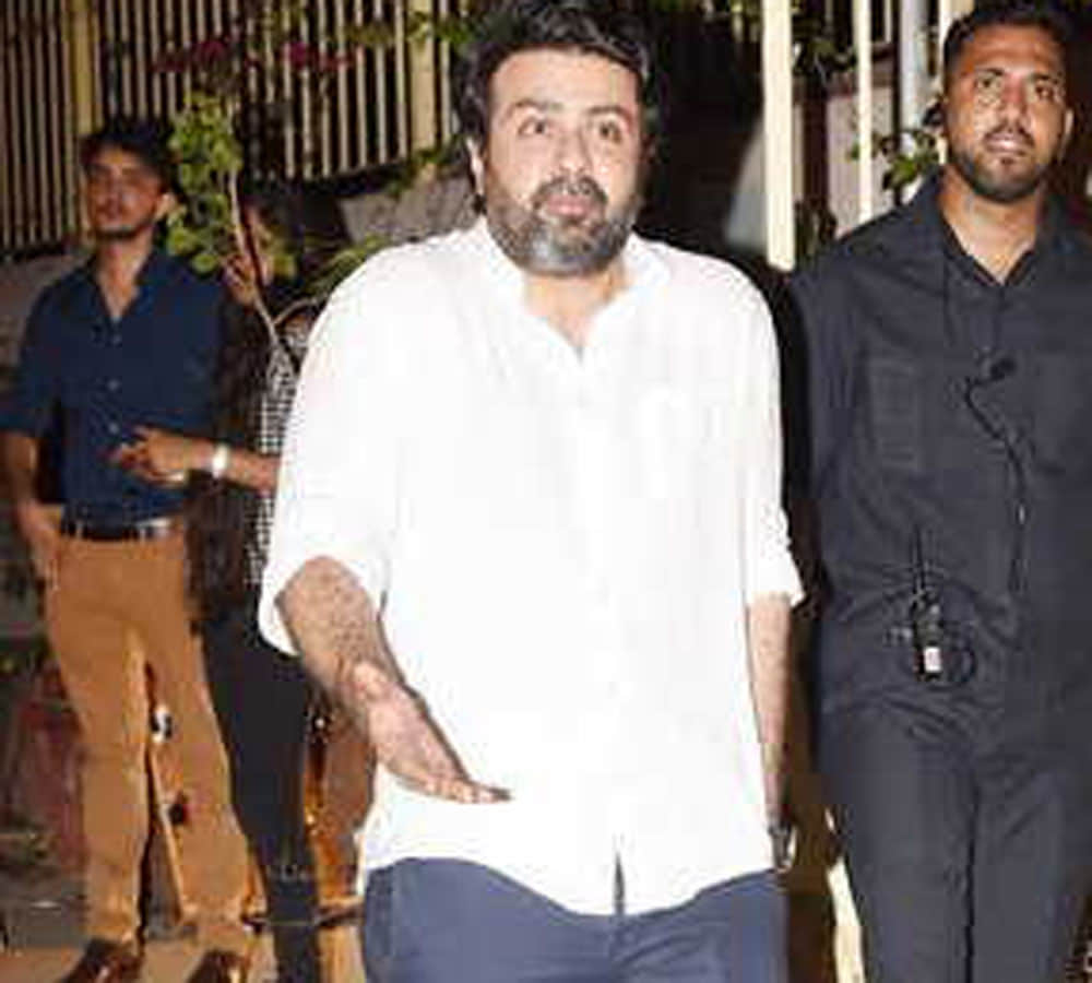 priyanka chopra actor harman baweja recent photo will shocked you