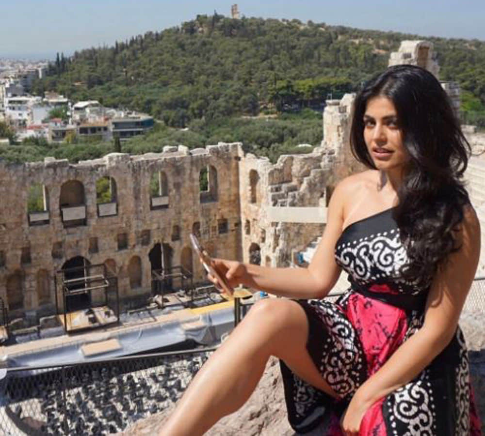 ‘Ishq Vishq’ actress Shenaz Treasurywala is having a great time in Greece