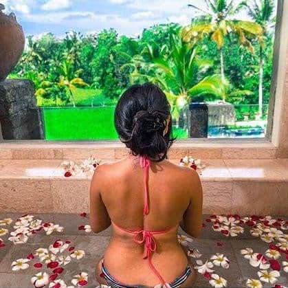 ‘Ishq Vishq’ actress Shenaz Treasurywala is having a great time in Greece