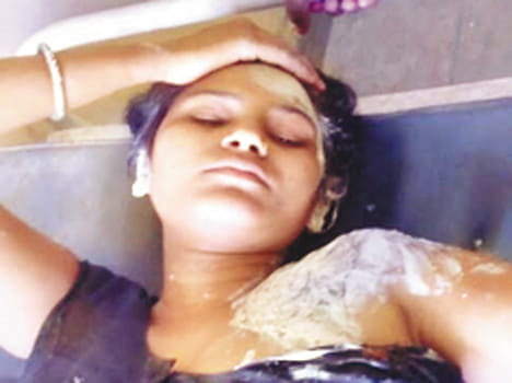 Sister-in-law, daughter-in-law put fire on herself