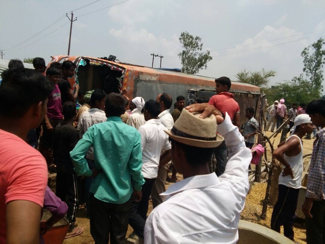 bus accident in balrampur in Uttar Pradesh.
