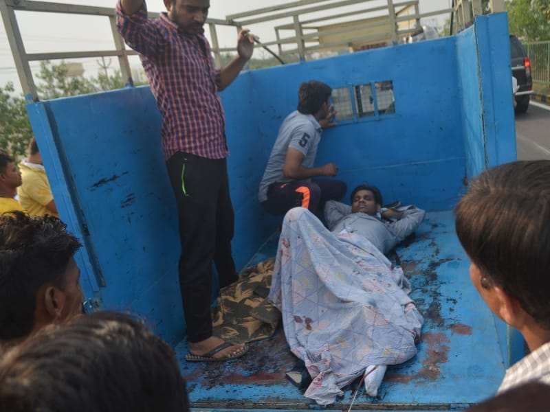 an accident on shaheed path in Lucknow.