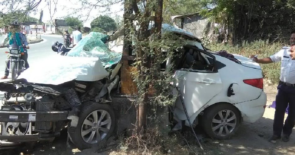 car collides with hordings