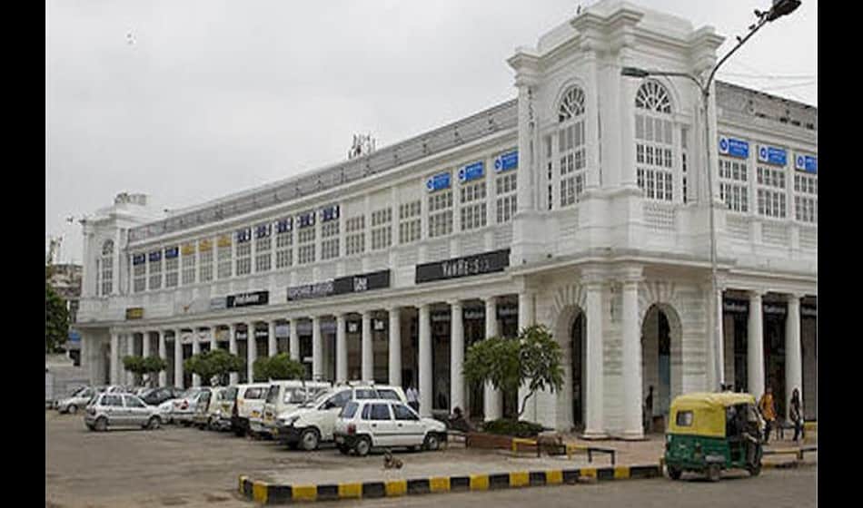 8 friends stucked in a cafe lift of connaught place delhi, safely rescued after 5 hours