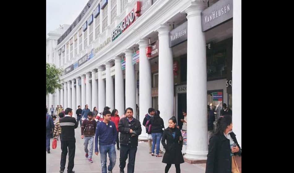 8 friends stucked in a cafe lift of connaught place delhi, safely rescued after 5 hours