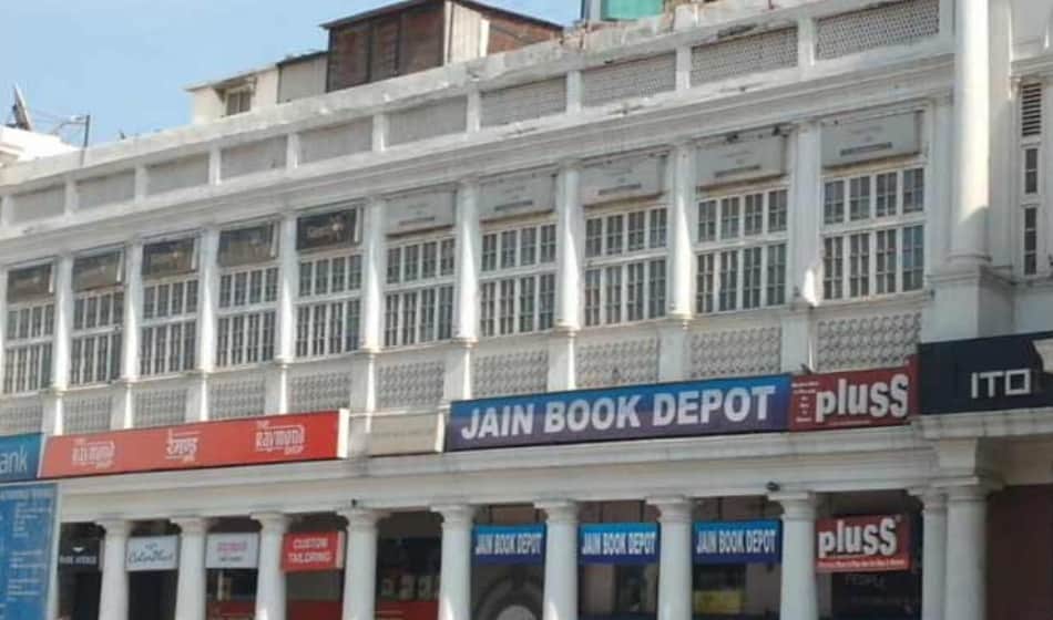 8 friends stucked in a cafe lift of connaught place delhi, safely rescued after 5 hours