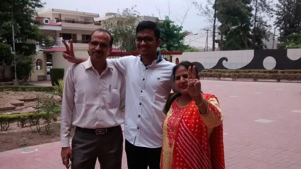 sucess story of jee adavanced toper sarvesh mehatani