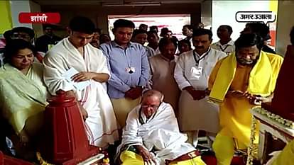 President pranab mukherjee visited pitambara peeth temple in Jhansi