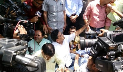 kapil mishra reaches kumar vishwas home but denied entry so he sat outside there
