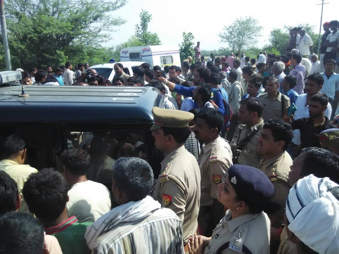 family of brother and sister died in mathura accident while sleeping in car