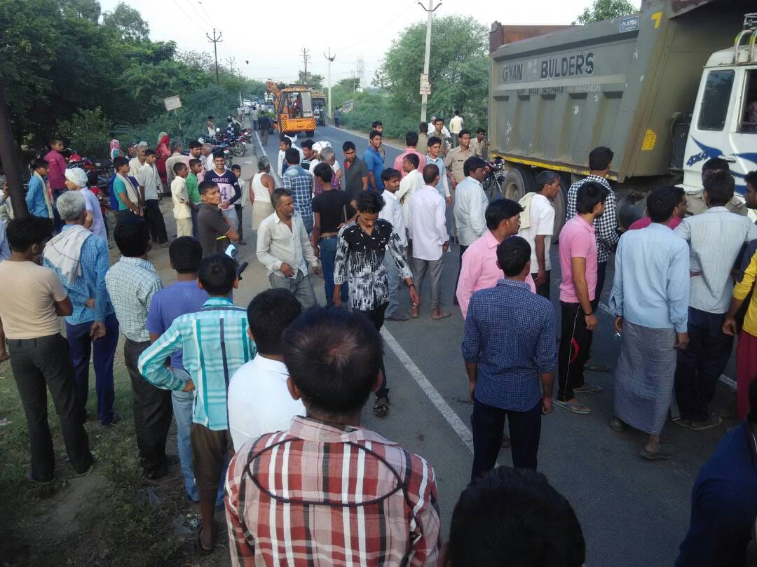 family of brother and sister died in mathura accident while sleeping in car