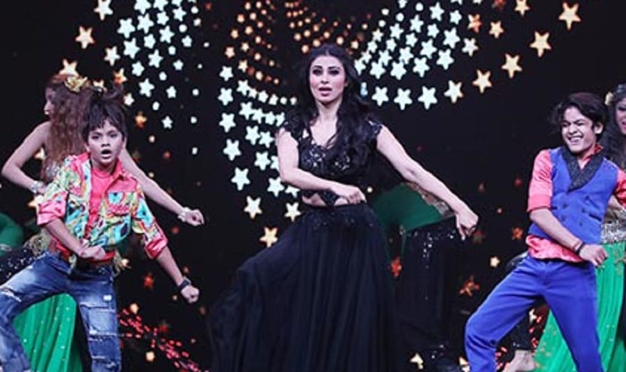 salman khan and mouni roy will make you laugh with sunil grover in supernight with tubelight