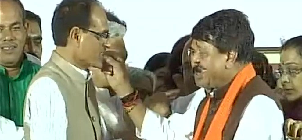 Madhya Pradesh: Shivraj Singh Chouhan ends his 'peace fast' on Day 2
