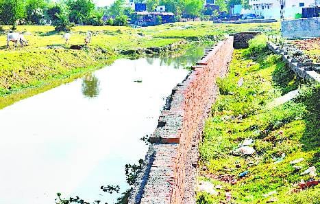 SP leader suppresses the land of the fort