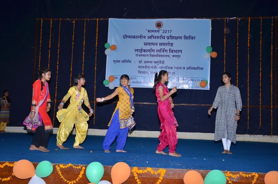 Summer camp concludes with colorful presentations