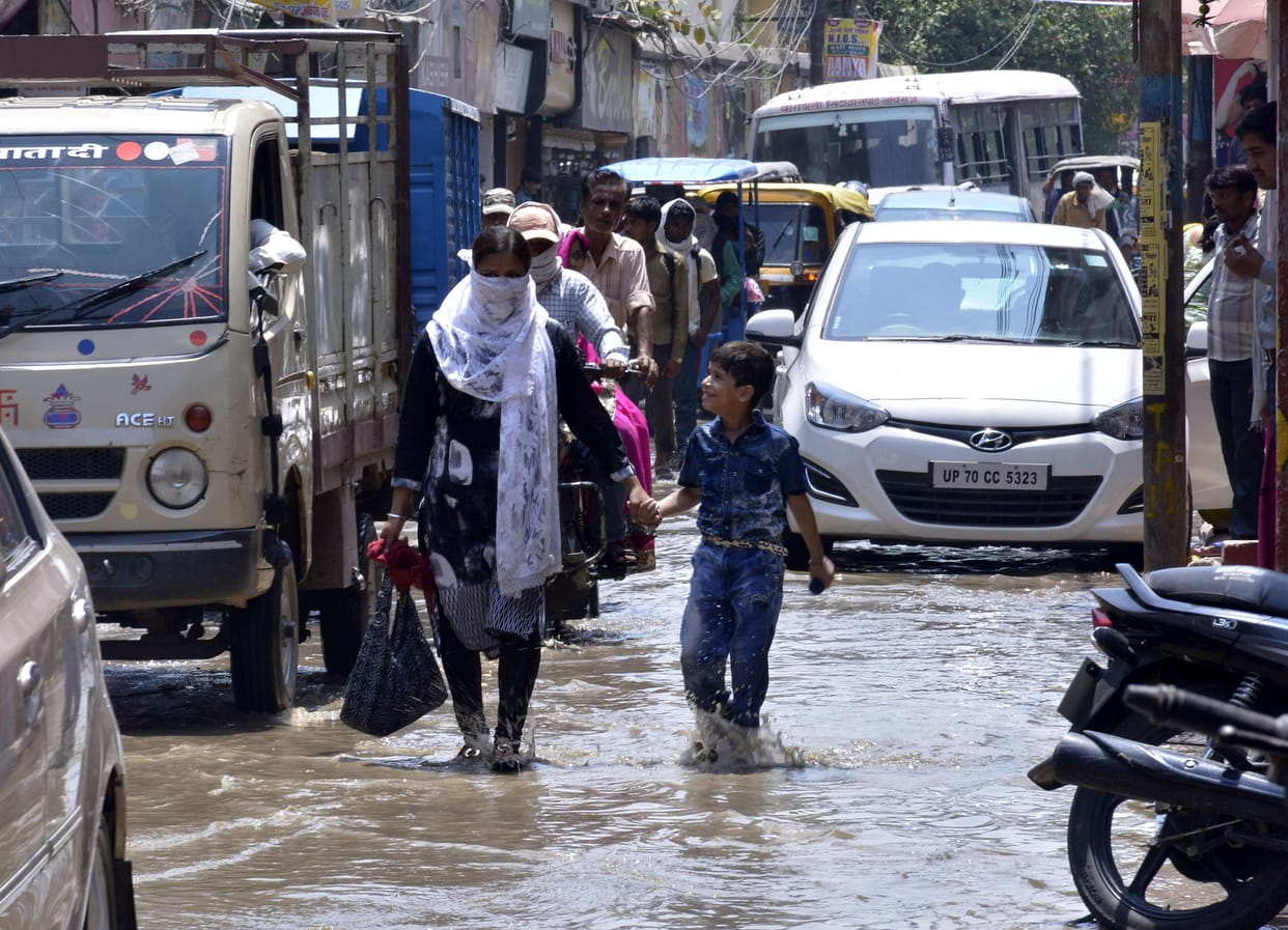 Flood on roads without rain