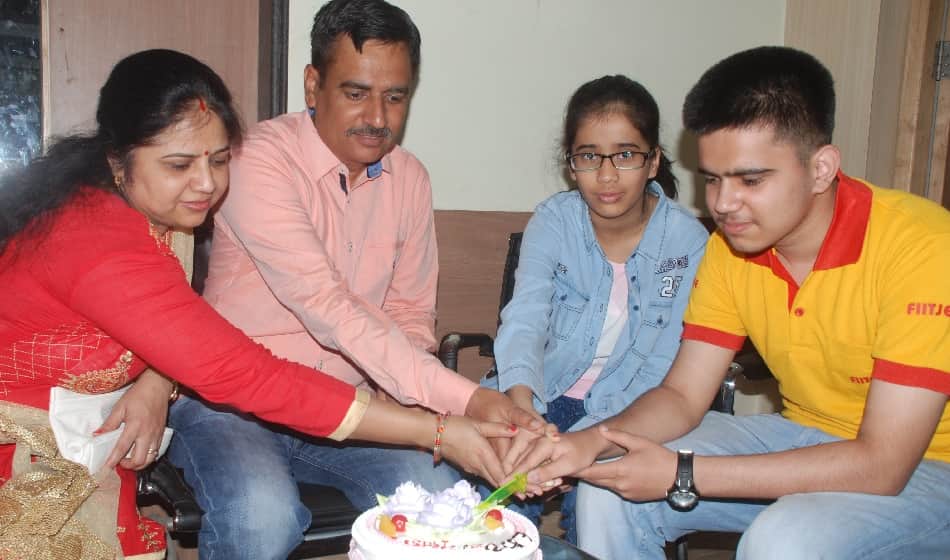 umang malik tops jee advanced 2017 in ghaziabad with 176th rank 
