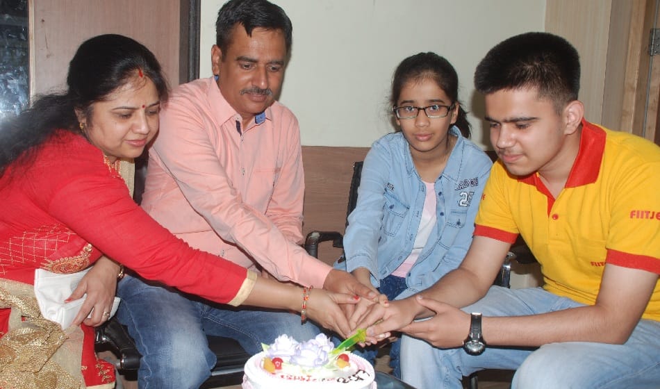 umang malik tops jee advanced 2017 in ghaziabad with 176th rank 