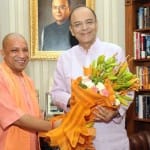 अरुण जेटली से मुलाकात करते आदित्यनाथ 