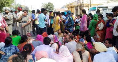 teacher protest in gurdaspur