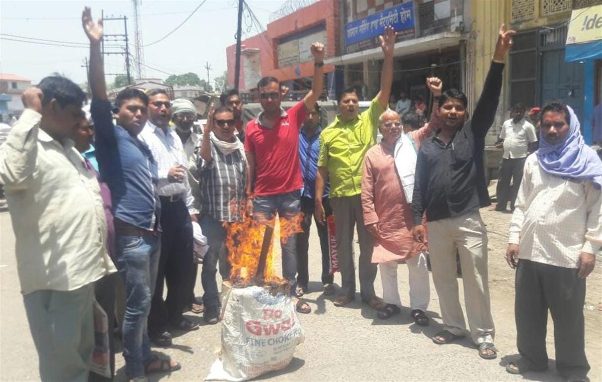 Amit Shah's flagged effigies for abusive remarks on Bapu in Hathras
