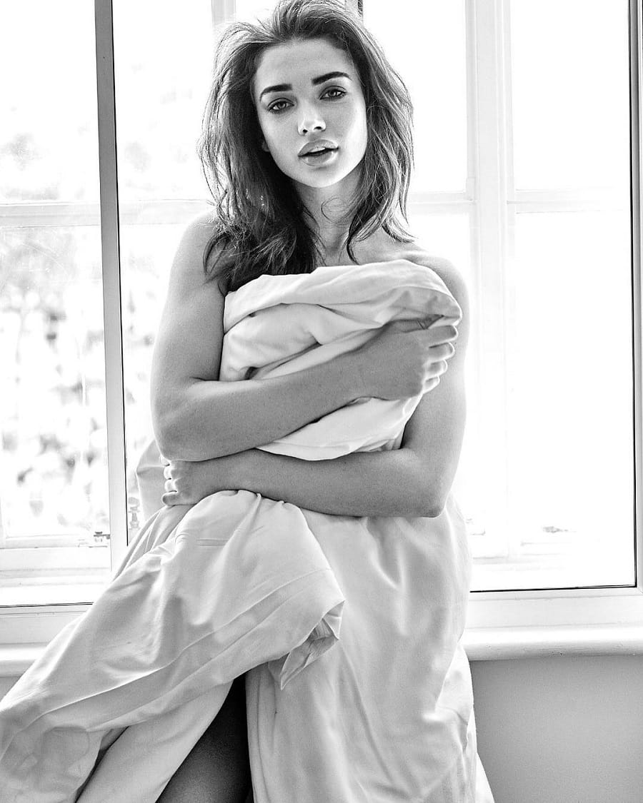 amy jackson and sofia hayat post hot photos on instagram