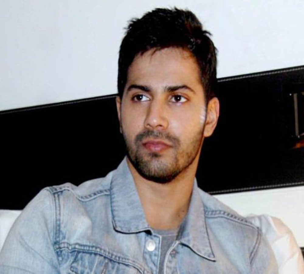 Girl Ran Away From Home To Meet Actor Varun Dhawan, Finally Met Her Favorite