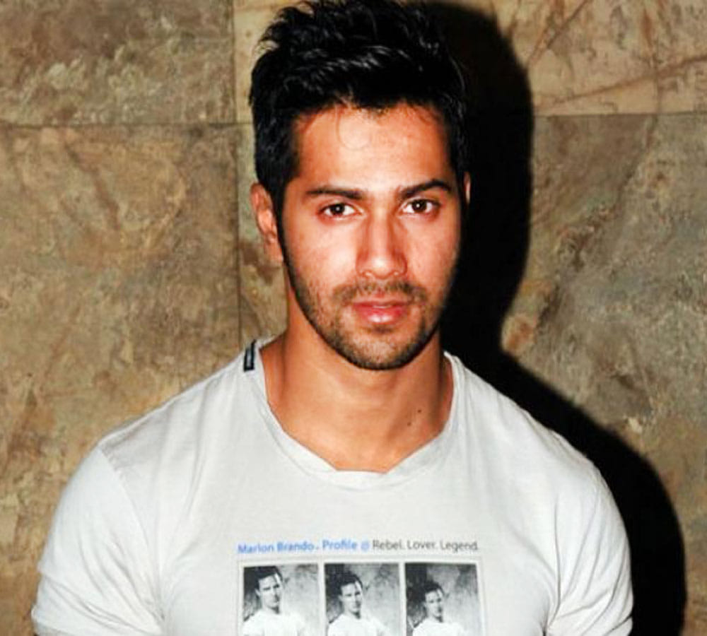 Girl Ran Away From Home To Meet Actor Varun Dhawan, Finally Met Her Favorite