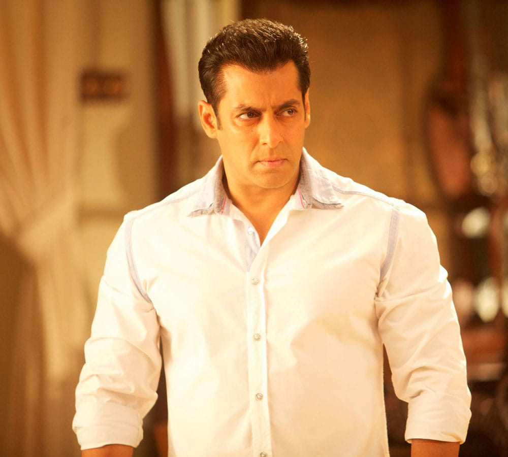 superstar salman khan doing tubelight promotion in different ways
