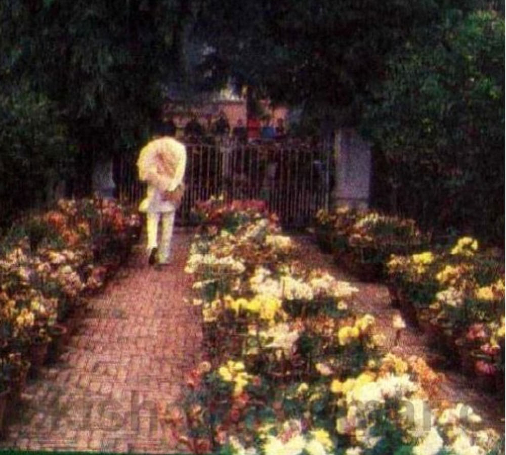 megastar amitabh bachchan shared his allahabad  house pic where he used to live in rent