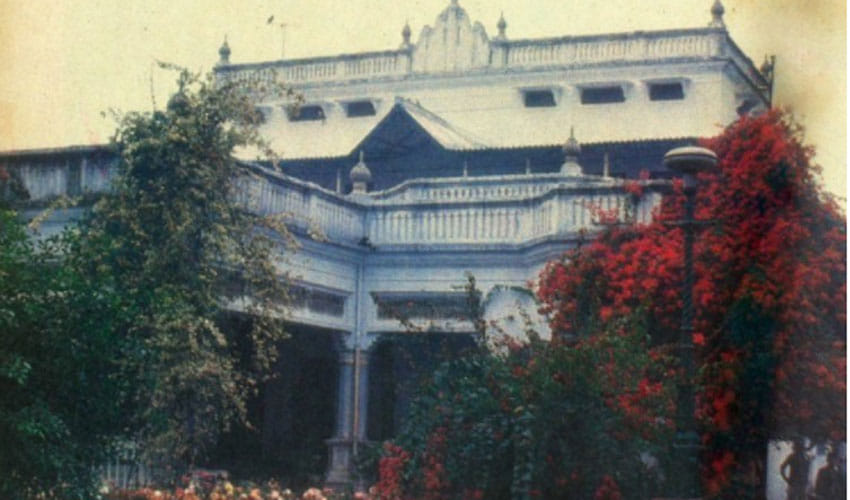 megastar amitabh bachchan shared his allahabad  house pic where he used to live in rent