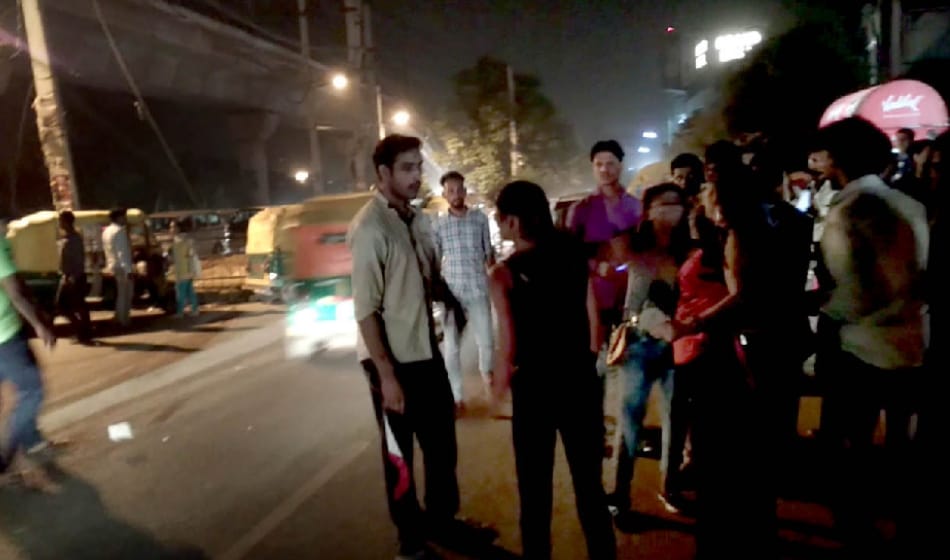 Women beat a man who tried molesting them in Gurugram 