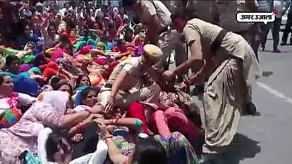 POLICE TAKE AN ACTION AGAINST JBT TEACHERS PROTEST AT CM OFFICE IN KARNAL 