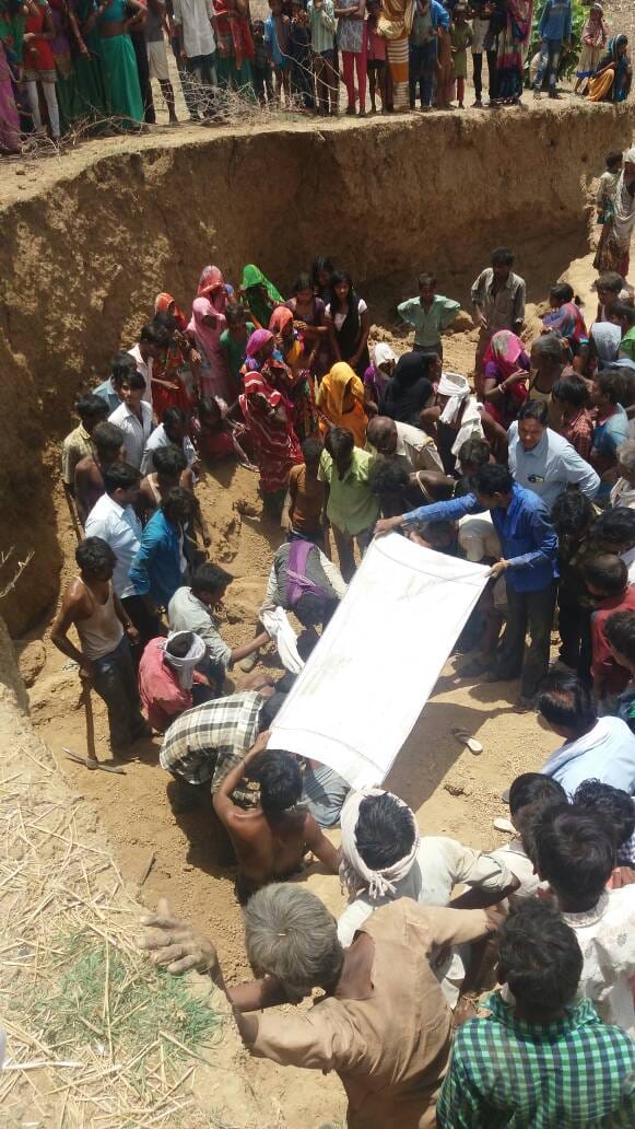 Dump quarry, women and children's death, three injured when digging soil in baran