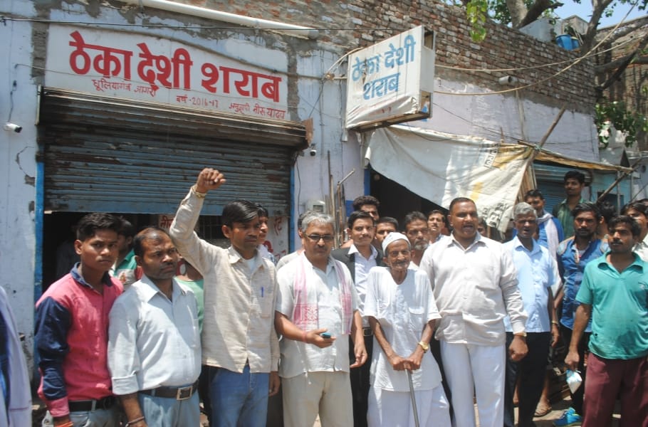 freedom fighter in agra tried to give his life for liquor ban