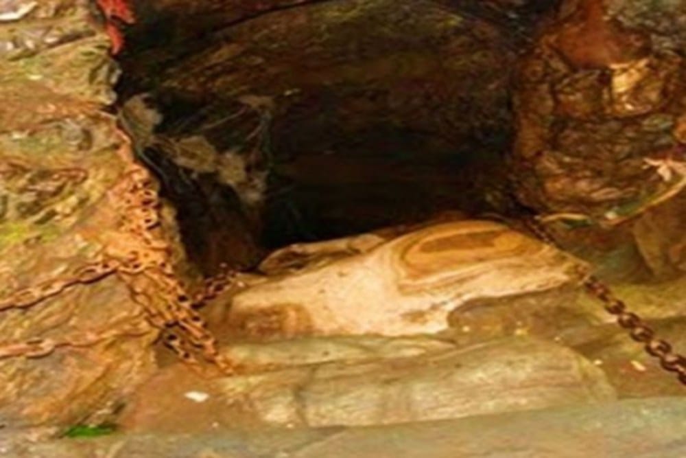 Patal bhuvaneshwar a Mysterious cave in uttarakhand